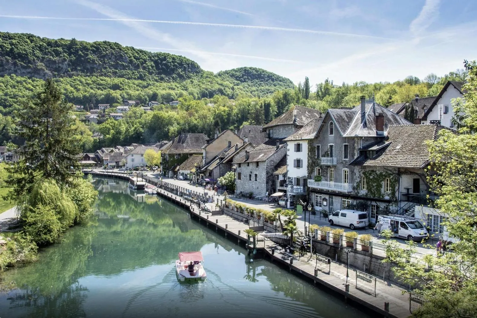 Le Portougais, Chalet A Chanaz Lägenhet